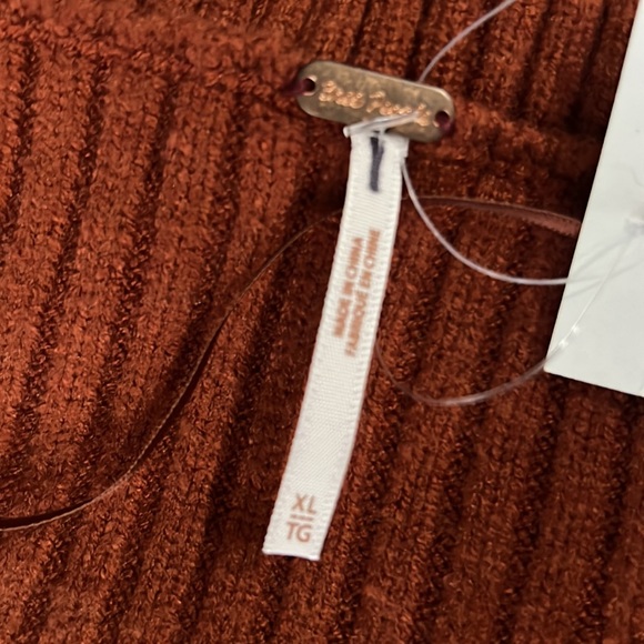 Free people sweater dress with cut out - Picture 11 of 15